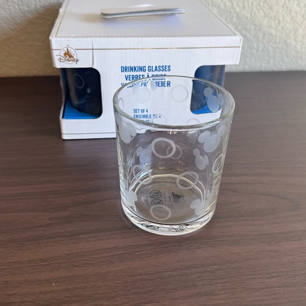 Disney Mickey Mouse Drinking Glasses Set of‎ 4 Tumblers Barware NEW